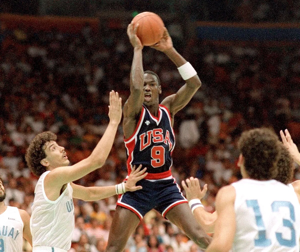 鏖战五局惊险赢下比赛，又是马龙亲自帮助复盘.